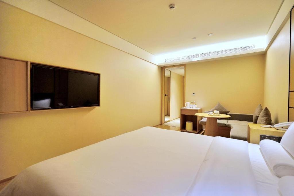 Ji Hotel Shanghai Hongqiao Yan'An XI Road Exterior photo