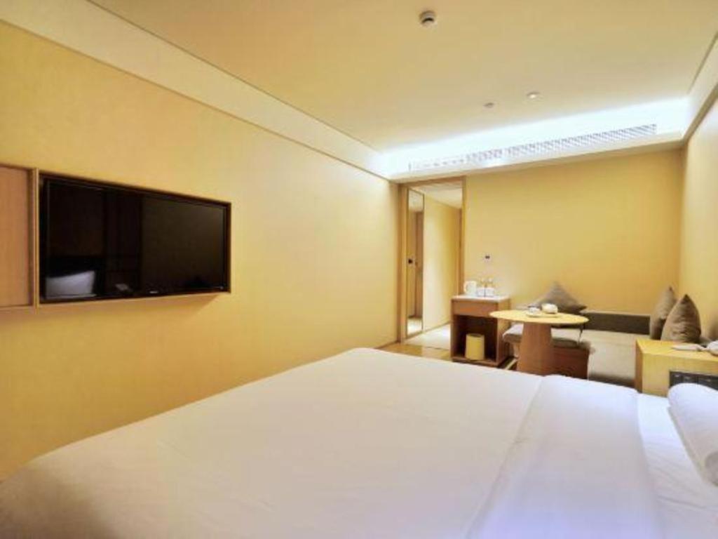Ji Hotel Shanghai Hongqiao Yan'An XI Road Exterior photo