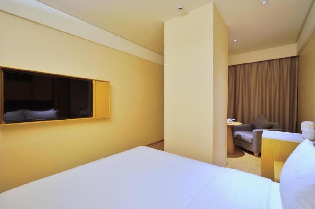 Ji Hotel Shanghai Hongqiao Yan'An XI Road Exterior photo