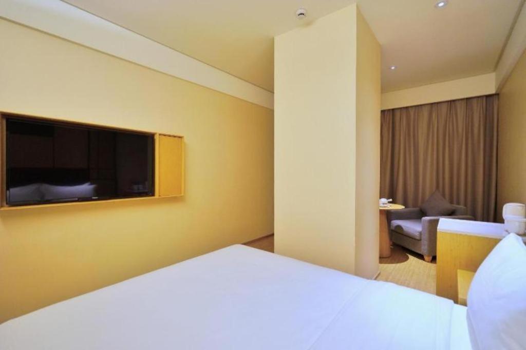 Ji Hotel Shanghai Hongqiao Yan'An XI Road Exterior photo